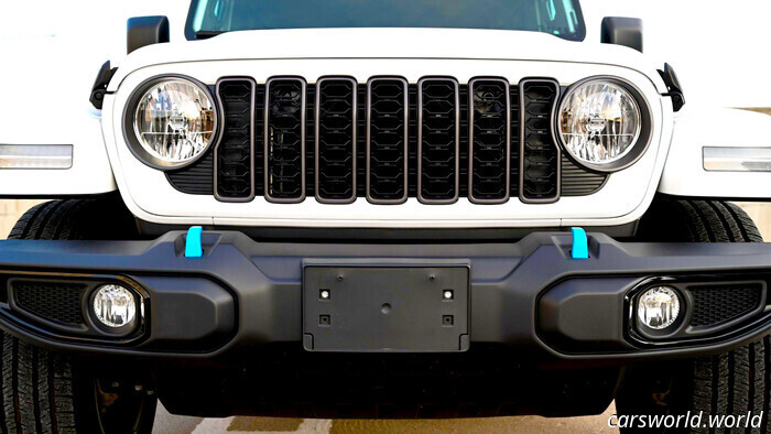 Wrangler 4xe casi nuevo pierde 30.000 dólares tras un accidente menor | Carscoops